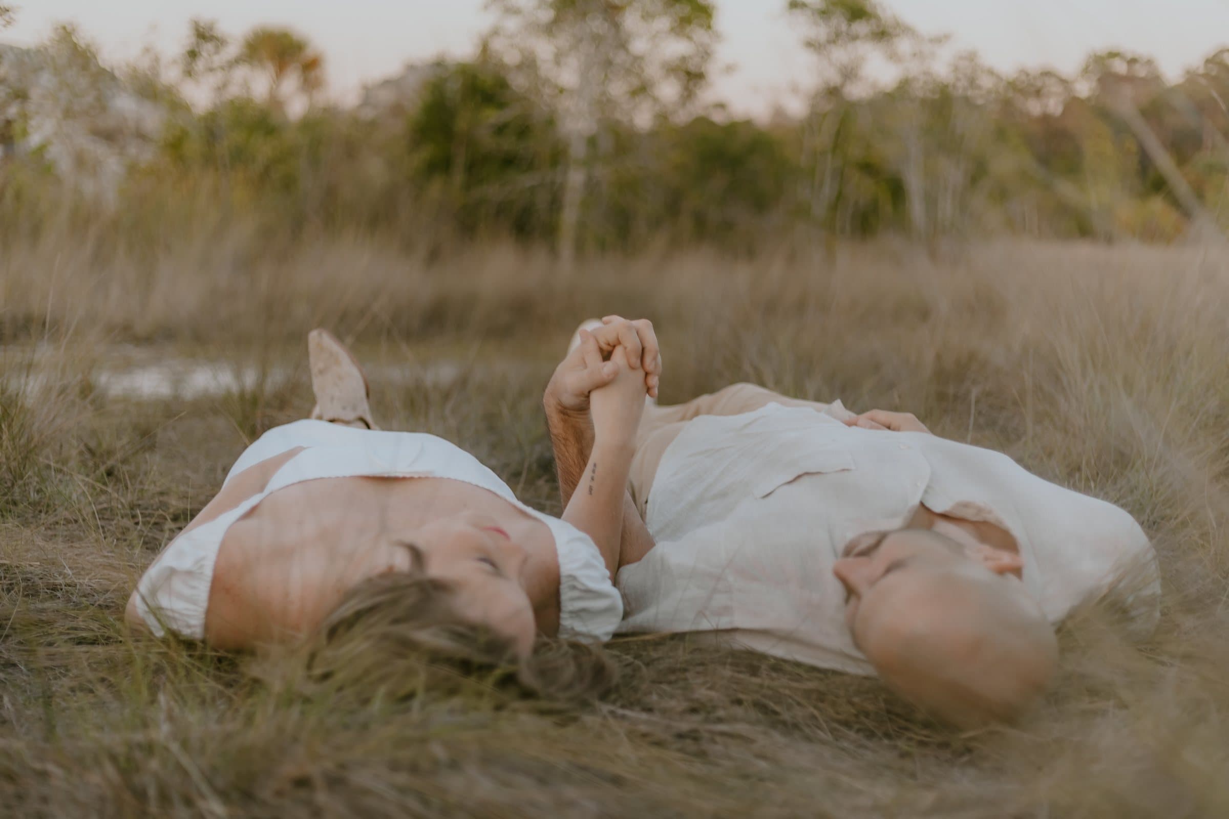 Natural couples photography session image 8