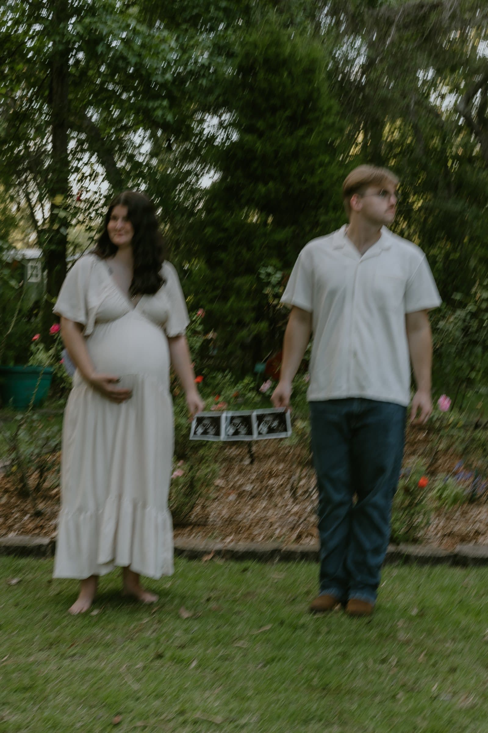 Natural maternity photography session image 8