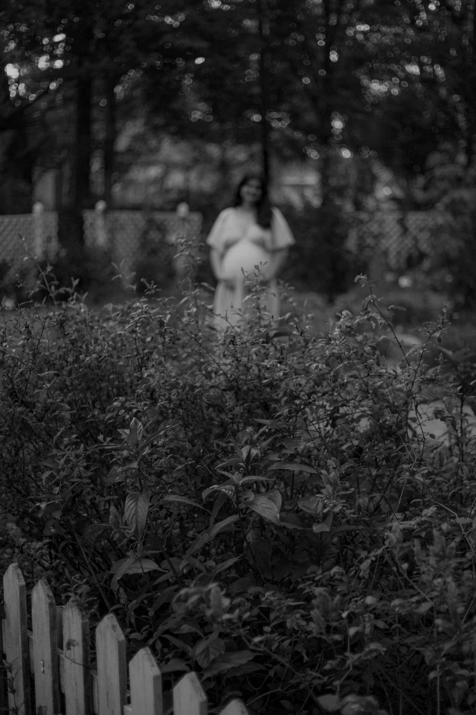 Natural maternity photography session image 13